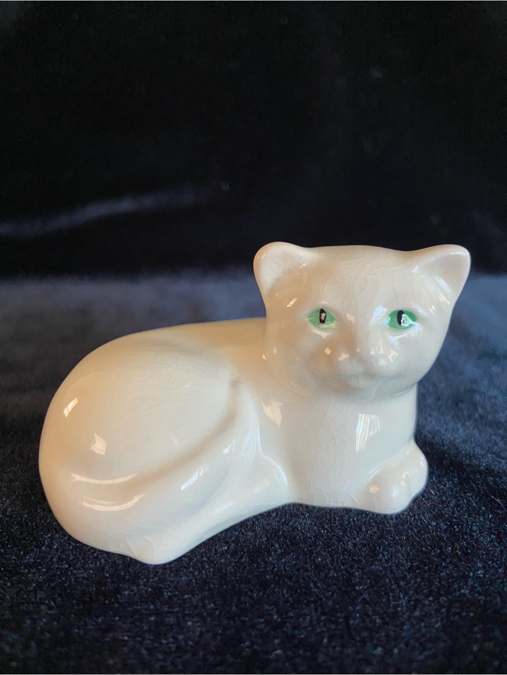 Goebel Cat Miniature Figurine Lying Down White Green Eyes West Germany